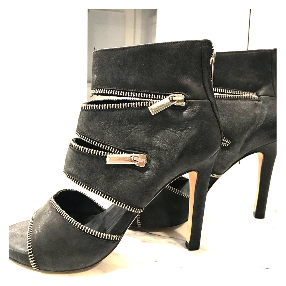 Lester Zipper Heel